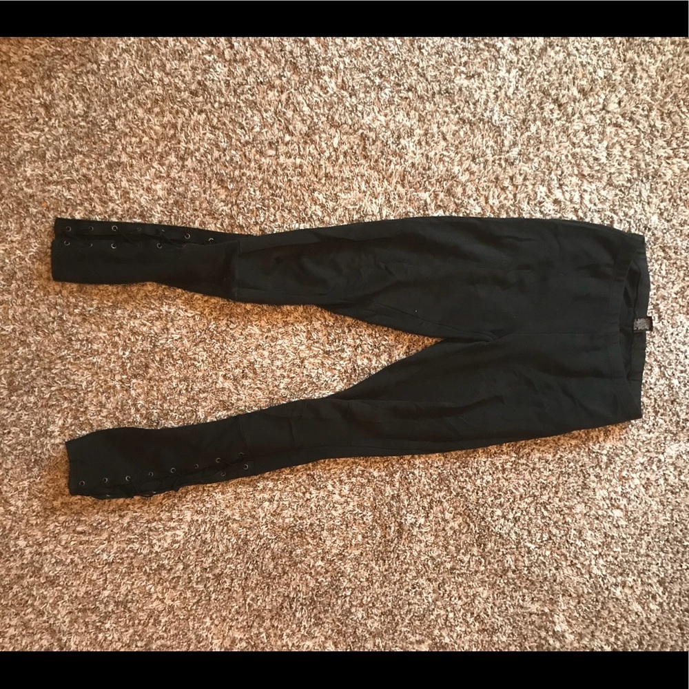 Black leggings pants